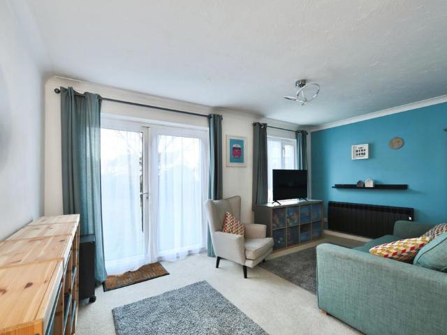 2 bedroom ground flat for sale
