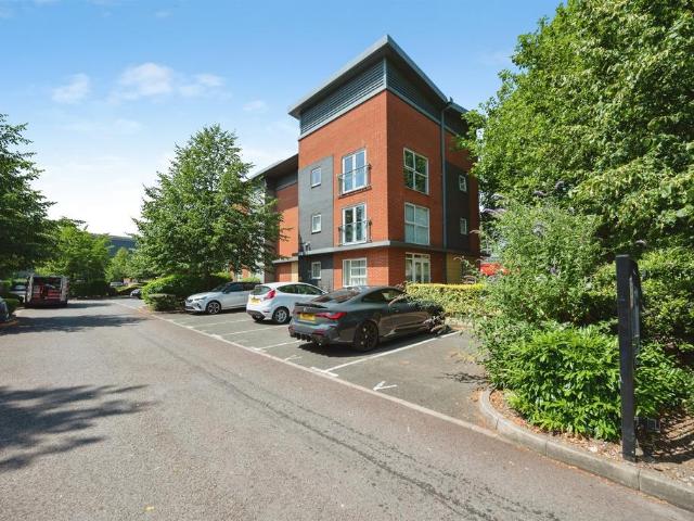 2 bedroom ground flat for sale