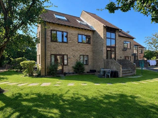 2 bedroom ground flat for sale