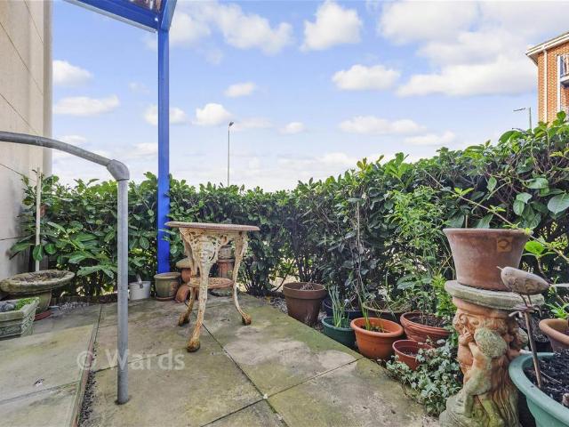 2 bedroom ground flat for sale