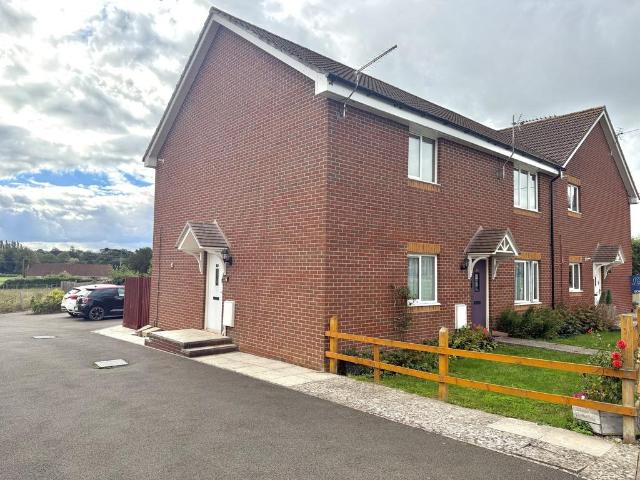 2 bedroom ground flat for sale