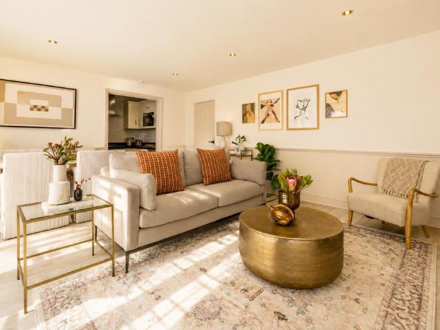 2 bedroom ground flat for sale