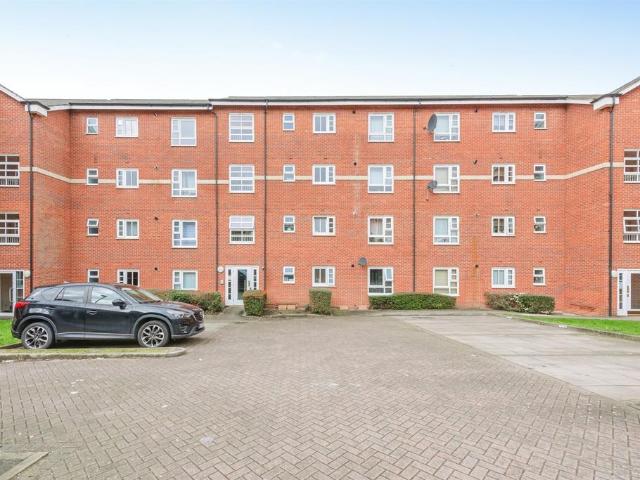 2 bedroom ground flat for sale