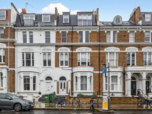 2 bedroom ground flat for sale