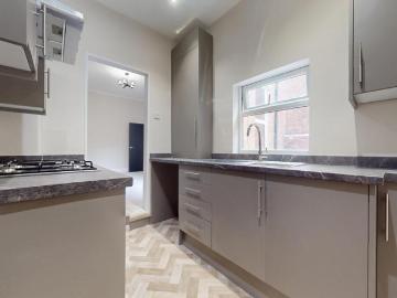 2 bedroom ground flat for sale