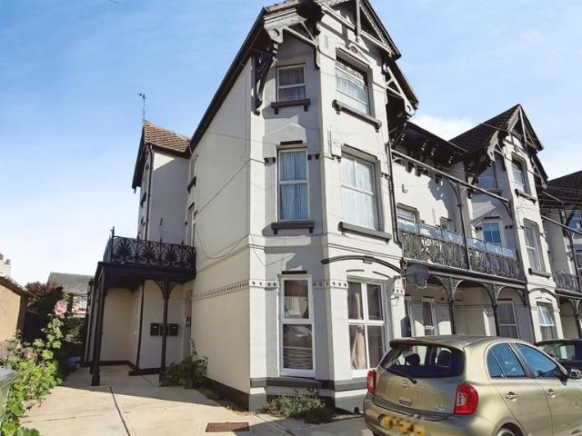 2 bedroom ground flat for sale