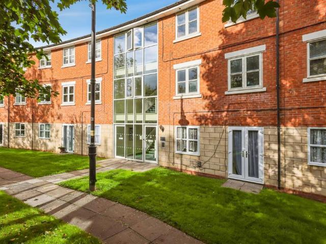 2 bedroom ground flat for sale