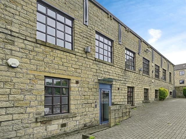 2 bedroom ground flat for sale