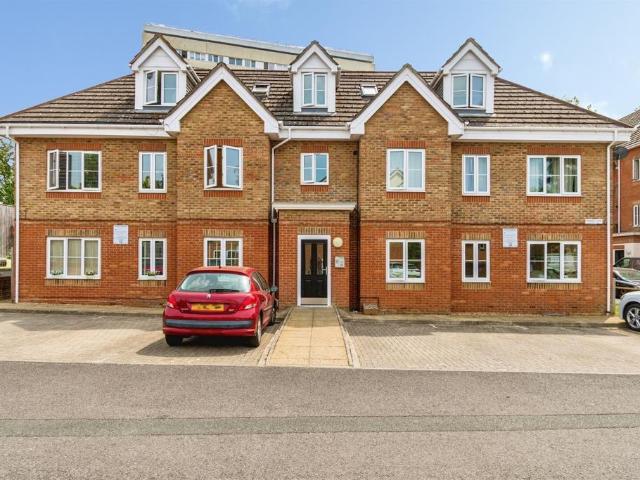 2 bedroom ground flat for sale