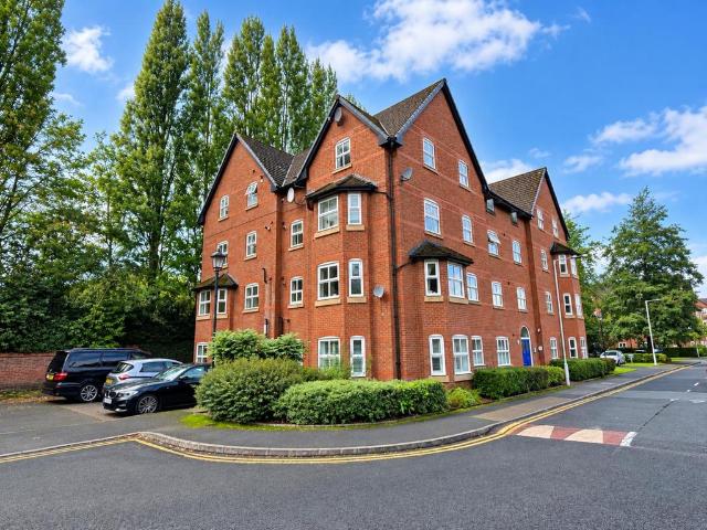 2 bedroom ground flat for sale