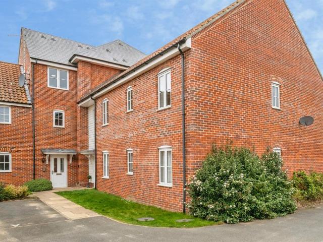 2 bedroom ground flat for sale