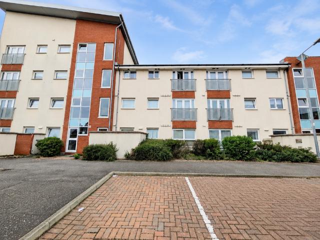 2 bedroom ground flat for sale