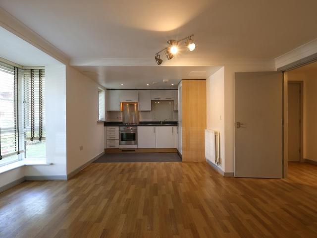 2 bedroom ground flat for sale