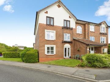 2 bedroom ground flat for sale