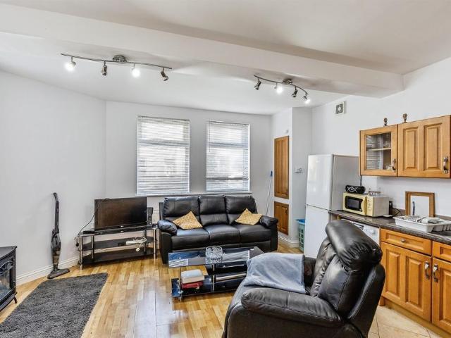 2 bedroom ground flat for sale
