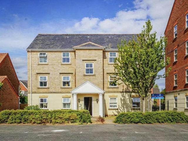 2 bedroom ground flat for sale