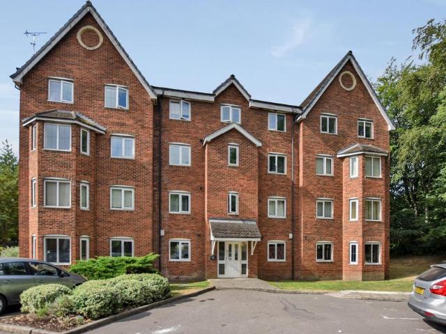 2 bedroom ground flat for sale