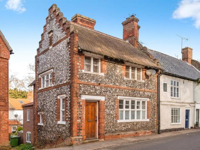 2 bedroom ground flat for sale