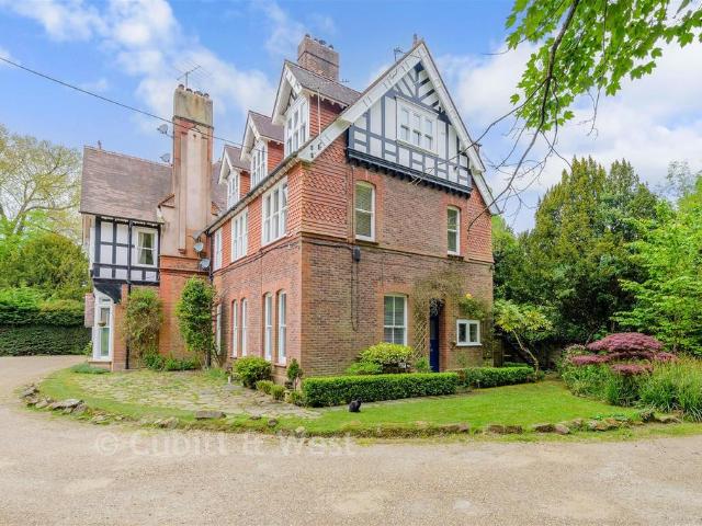 2 bedroom ground flat for sale