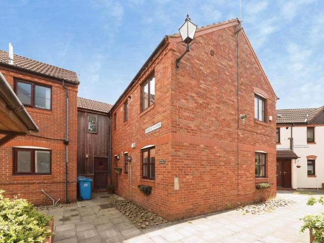 2 bedroom ground flat for sale