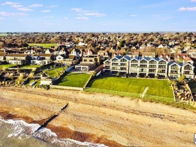 2 bedroom ground flat for sale