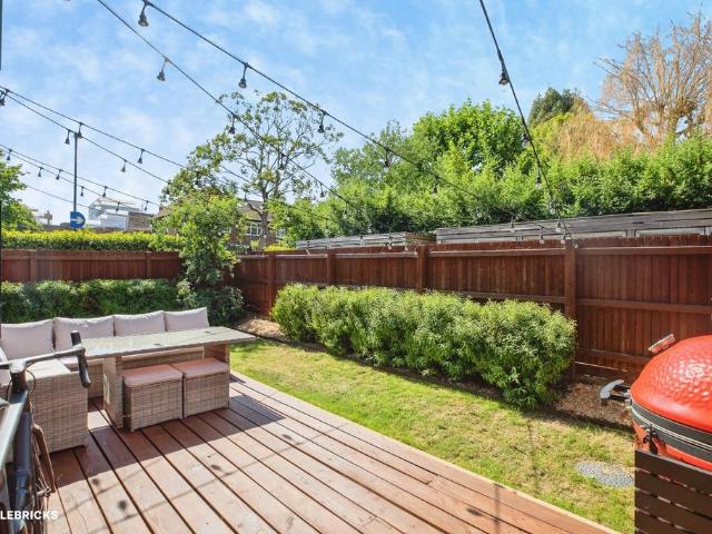 2 bedroom ground flat for sale
