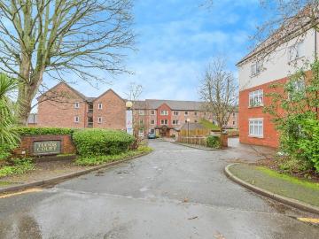 2 bedroom ground flat for sale