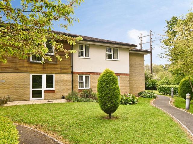 2 bedroom ground flat for sale