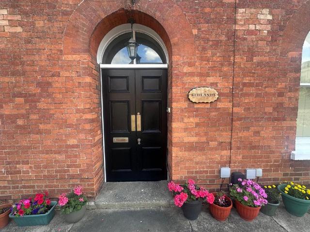 2 bedroom ground flat for sale