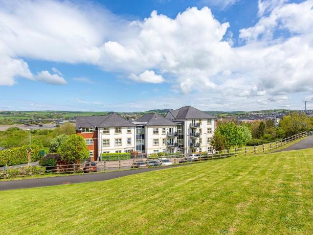2 bedroom ground flat for sale