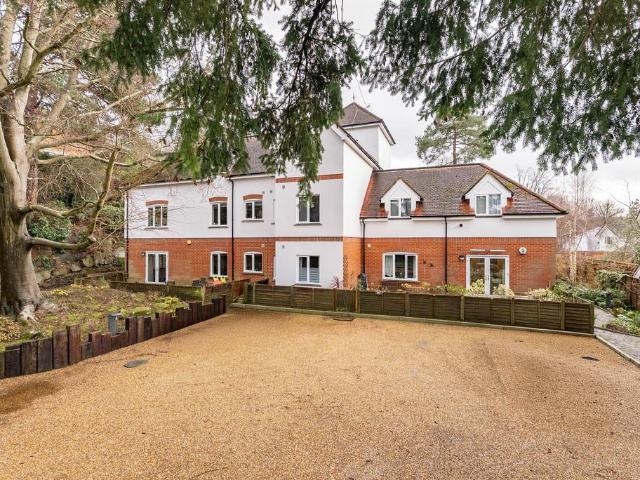2 bedroom ground flat for sale