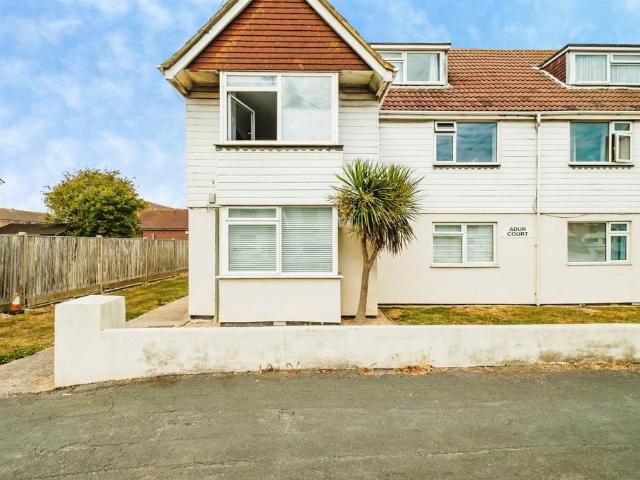 2 bedroom ground flat for sale