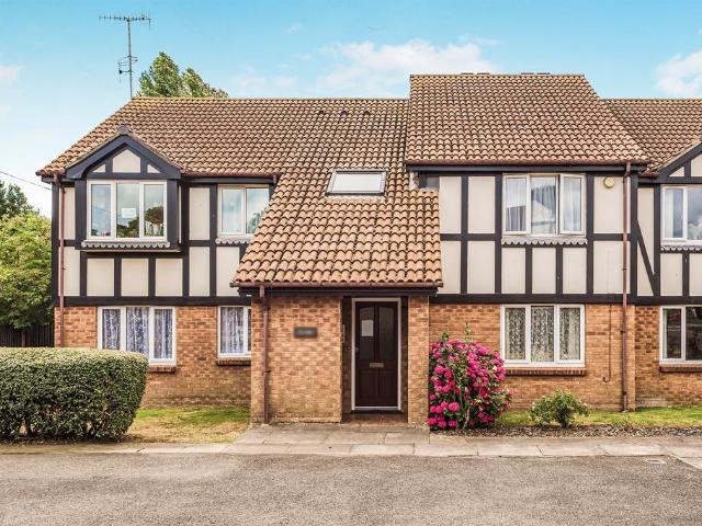 2 bedroom ground flat for sale