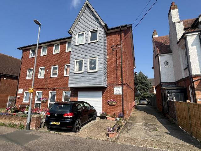 2 bedroom ground flat for sale