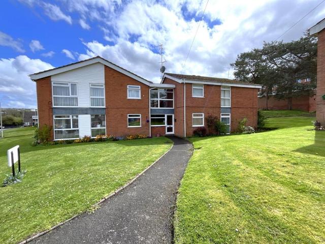 2 bedroom ground flat for sale