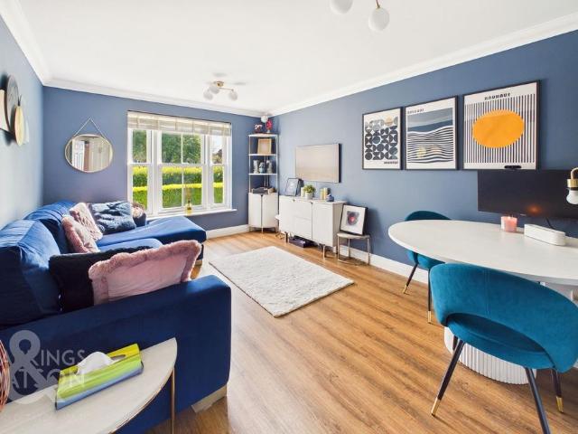 2 bedroom ground flat for sale