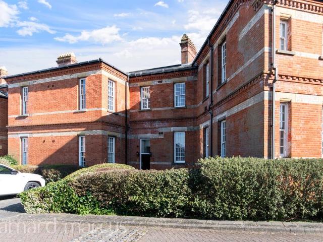 2 bedroom ground flat for sale