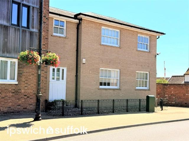 2 bedroom ground flat for sale