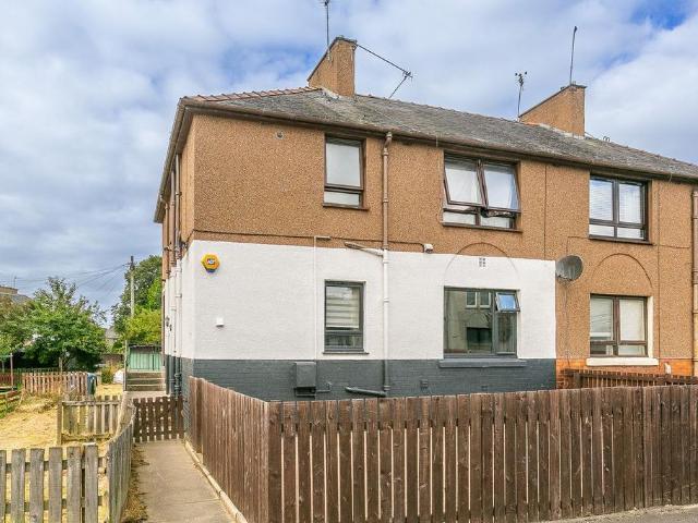 2 bedroom ground flat for sale