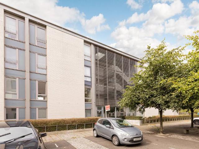 2 bedroom ground flat for sale