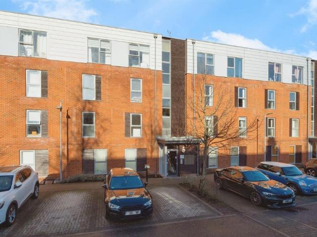 2 bedroom ground flat for sale