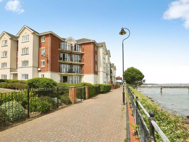 2 bedroom ground flat for sale