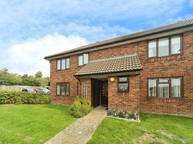 2 bedroom ground flat for sale