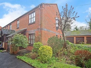 2 bedroom ground flat for sale