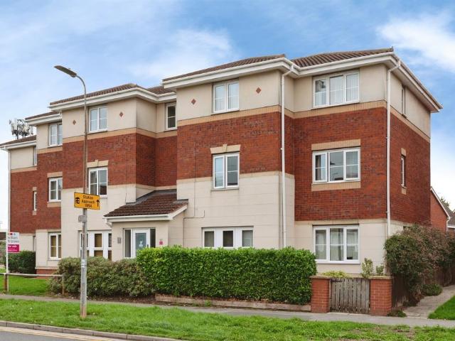 2 bedroom ground flat for sale