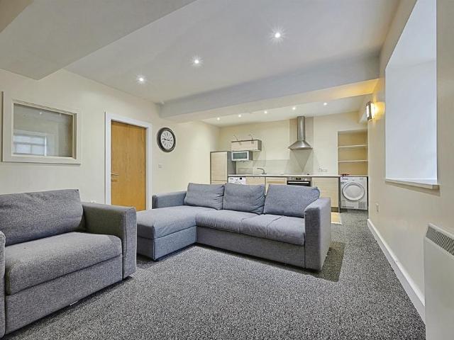 2 bedroom ground flat for sale