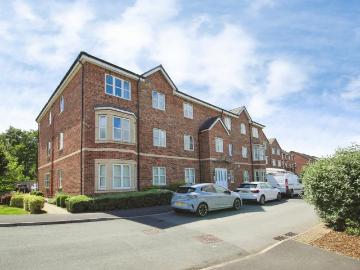 2 bedroom ground flat for sale