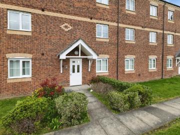 2 bedroom ground flat for sale