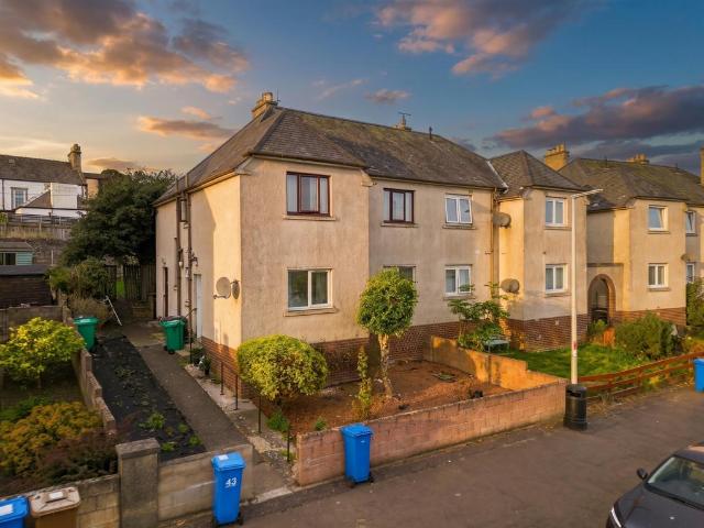 2 bedroom ground flat for sale