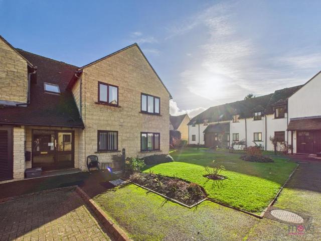 2 bedroom ground flat for sale